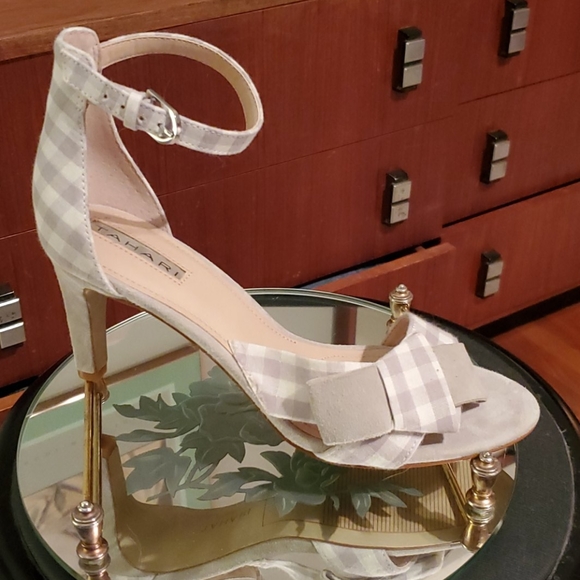 Ladies Tahari Sandal - Picture 4 of 5